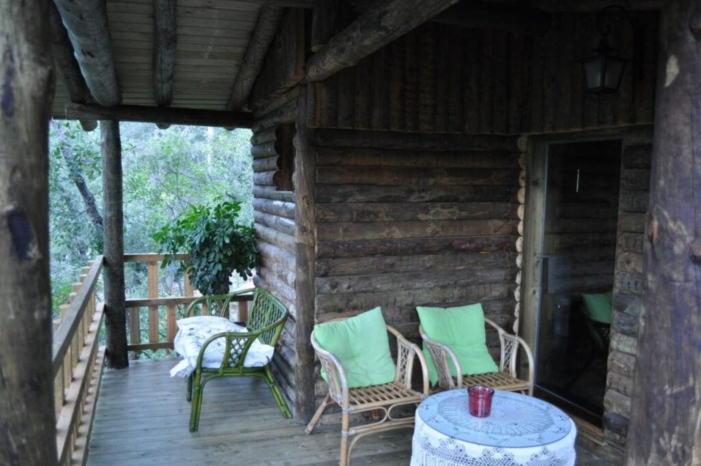 exterior del hotel cabaña glamping en los nidos de santa maria