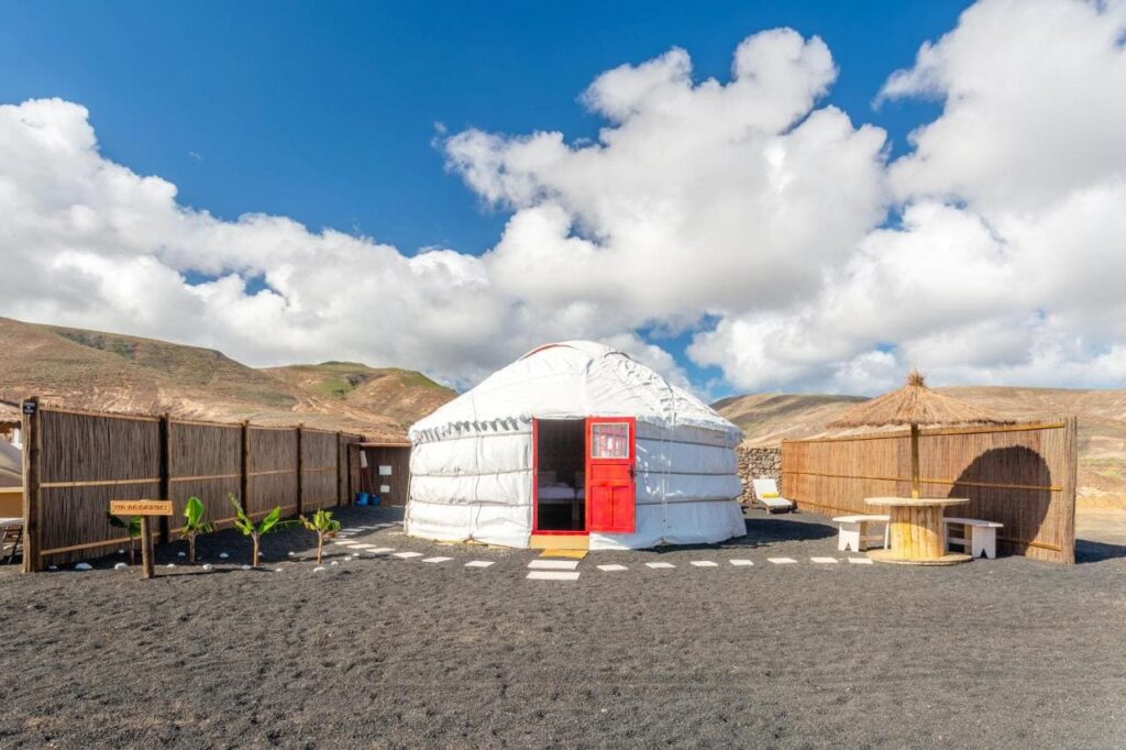 glamping yurtas en lanzarote con Eco Village Finca De Arrieta