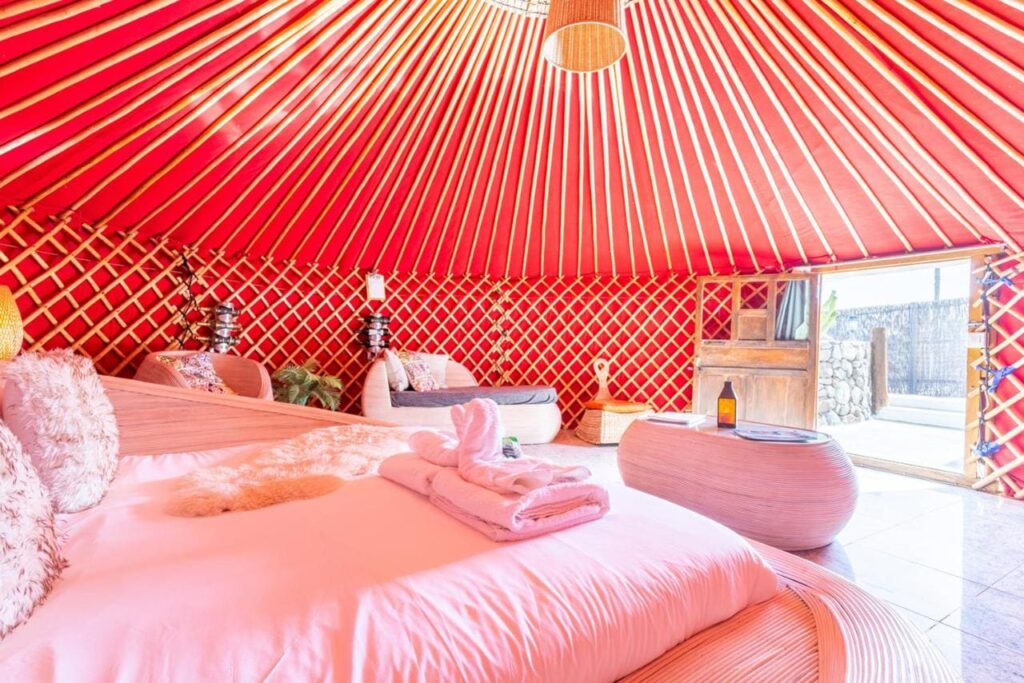 yurtas glamping en eco village finca de arrieta