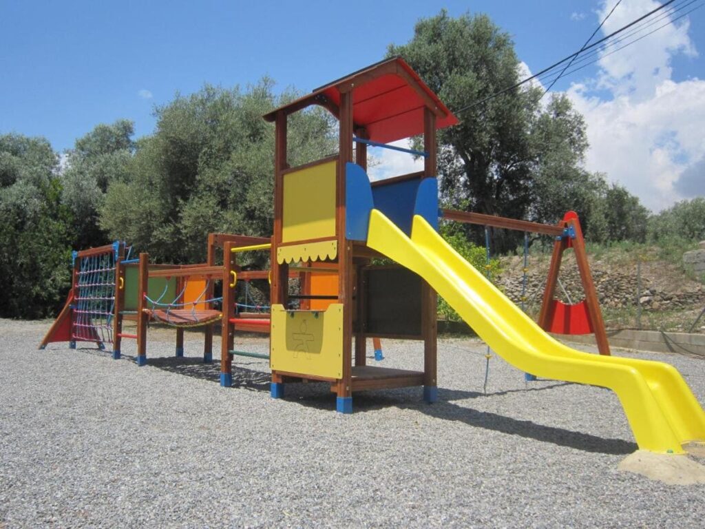 parque infantil para niños en orgiva