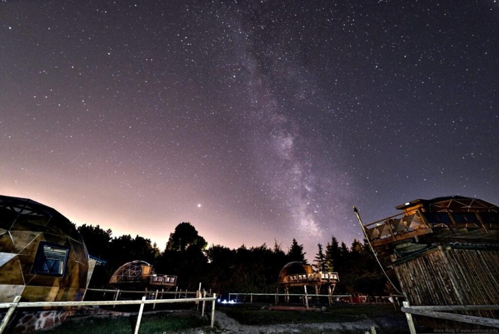 dormir bajo las estrellas en hotel xalet de prades